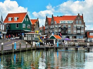 Read more about the article Experiencing the traditional Dutch Waterland village of Volendam