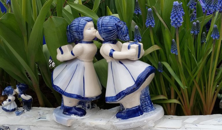 Read more about the article History of Dutch kissing statue